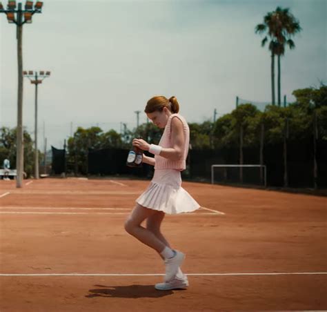 The30-second Michelobad shows a woman dancing as she makes her way across a tennis court to her male opponent, carrying two bottles of ice-cold ULTRAthat. . Michelob ultra peace treaty actress